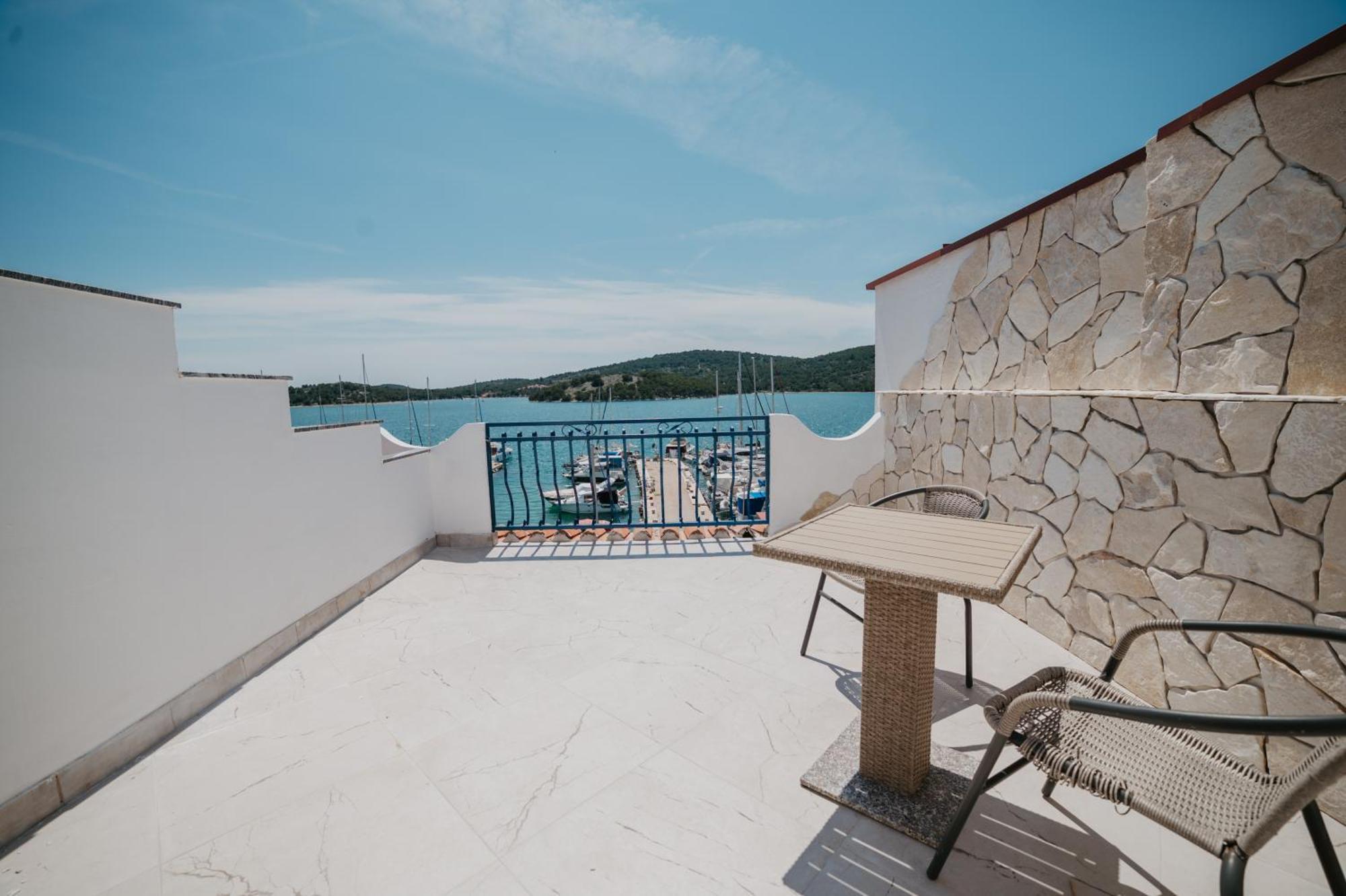 Black Pearl Tisno Exterior photo