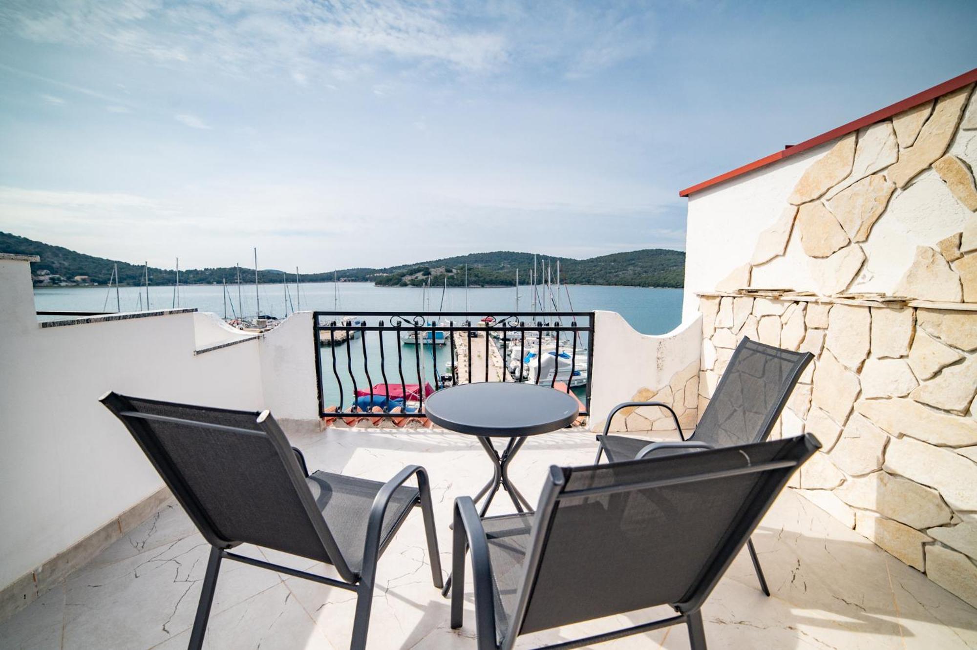 Black Pearl Tisno Exterior photo